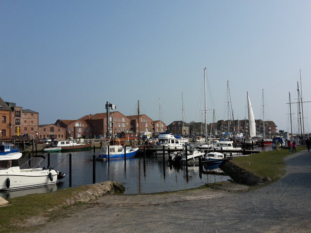 Ein Blick auf den Hafen von Orth auf Fehmarn