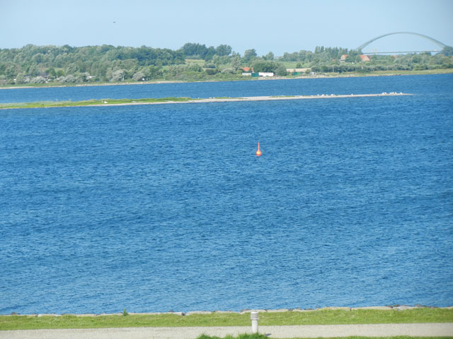 Blick über die Hafeneinfahrt aus der Ferienwohnung Piccolo Seiss am Südstrand von Fehmarn