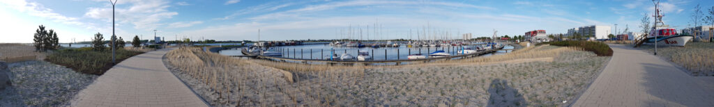 Panoramablick von der Promenade auf den Yachthafen Burgtiefe Fehmarn