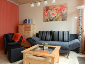 Fehmarn Wohnung Piccolo Bequeme Couch mit Blick auf die Ostsee