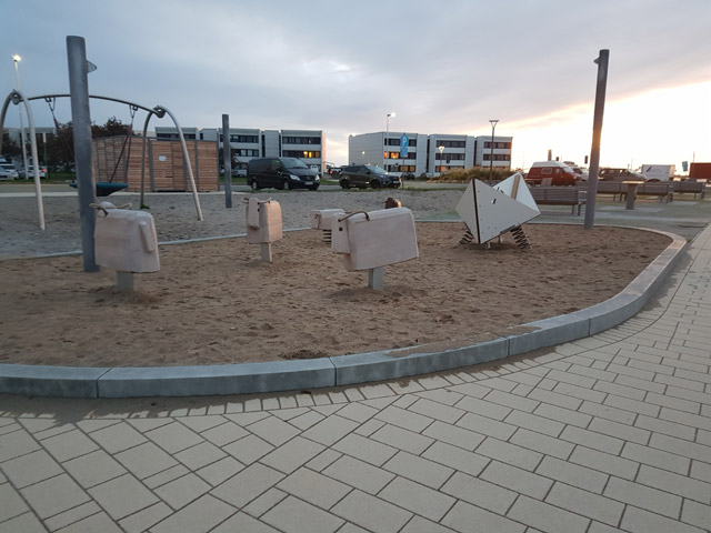 Noch ein schöner neuer Spielplatz an der Promenade am Yachthafen Burgtiefe Fehmarn