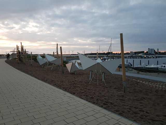 Ein Spielplatz an der neuen Promenade am Yachthafen Burgtiefe Fehmarn