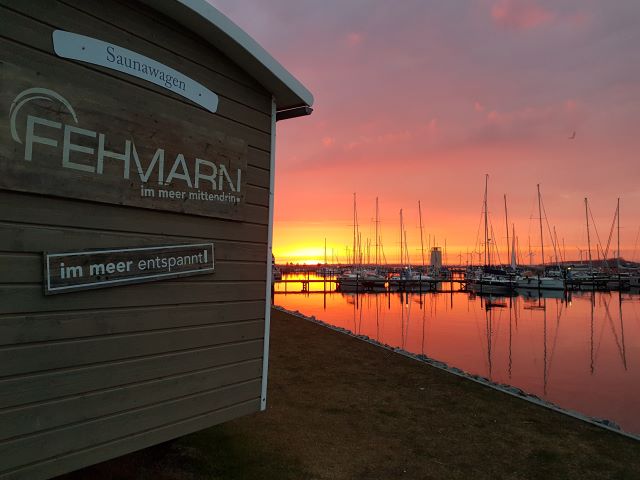 Saunawagen am Yachthafen Burgtiefe Fehmarn mit tollem Sonnenuntergang